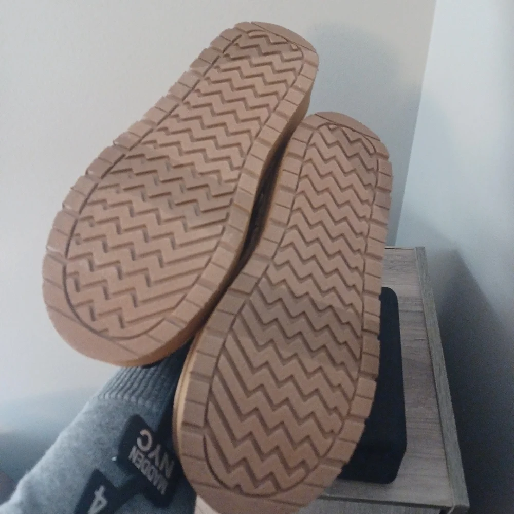 Madden NYC Cognac Clog Sherpa Lined Girls Sz 4